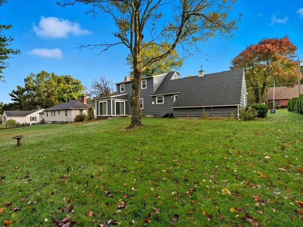 15 Lowell Ave, Holden MA 01520