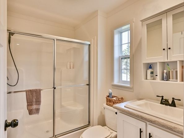 39 Park Ave, Sturbridge MA 01566