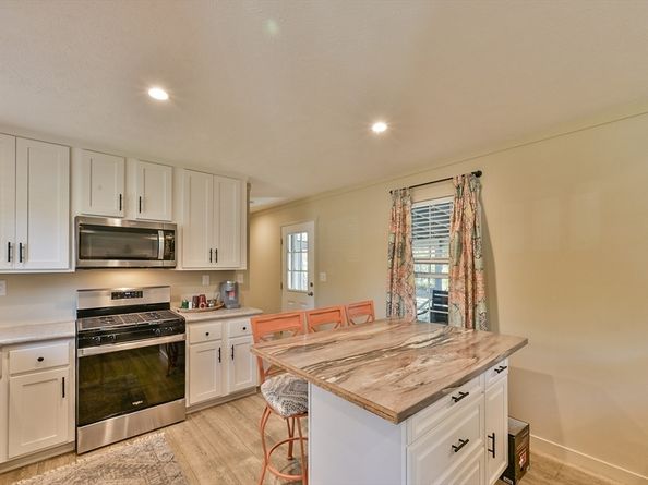 39 Park Ave, Sturbridge MA 01566