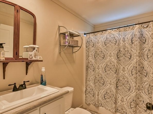 39 Park Ave, Sturbridge MA 01566