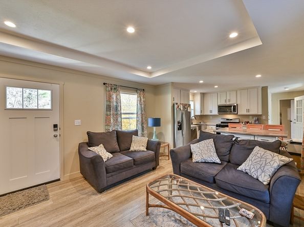 39 Park Ave, Sturbridge MA 01566