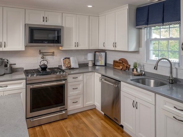 90 Presidential Cir, Marshfield MA 02050