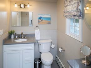 90 Presidential Cir, Marshfield MA 02050