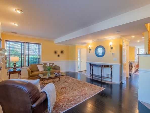 68 Hammond Place 68, Woburn MA 01801