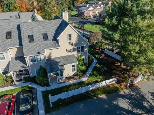 68 Hammond Place 68, Woburn MA 01801