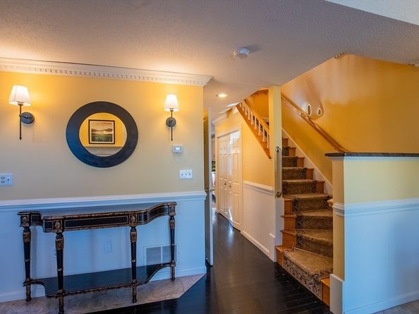 68 Hammond Place 68, Woburn MA 01801