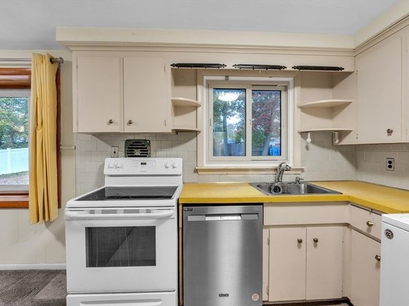 15 Fairbrook Rd, Framingham MA 01701