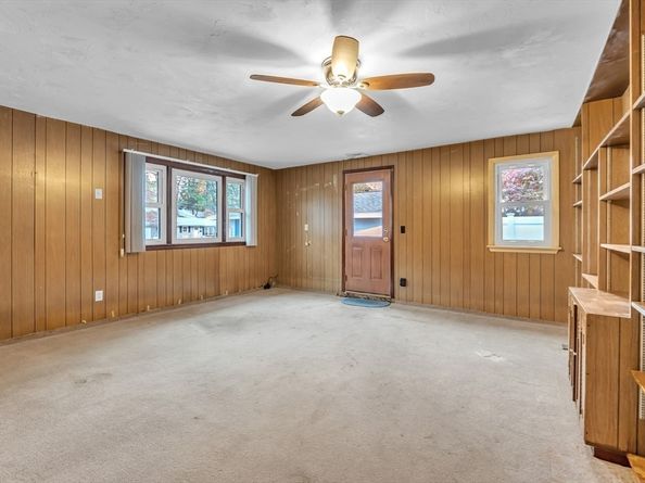 15 Fairbrook Rd, Framingham MA 01701