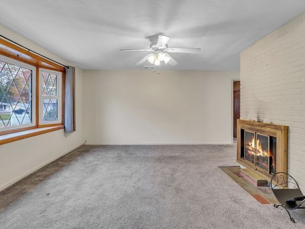 15 Fairbrook Rd, Framingham MA 01701