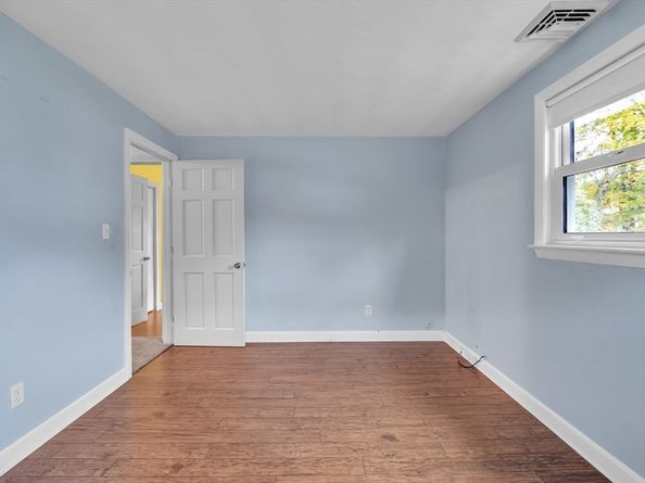 15 Fairbrook Rd, Framingham MA 01701