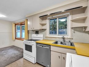 15 Fairbrook Rd, Framingham MA 01701