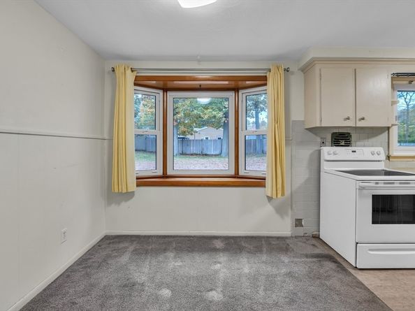 15 Fairbrook Rd, Framingham MA 01701