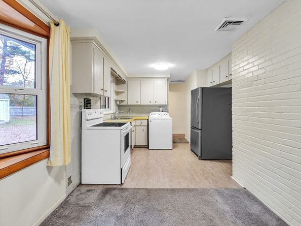 15 Fairbrook Rd, Framingham MA 01701