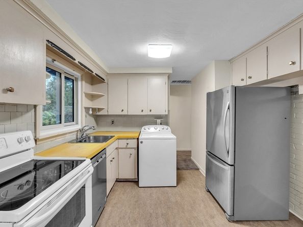 15 Fairbrook Rd, Framingham MA 01701