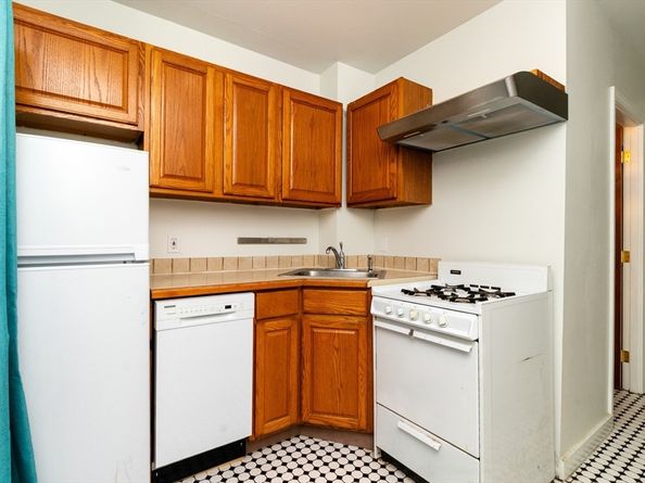 4 Cross St, Somerville MA 02145