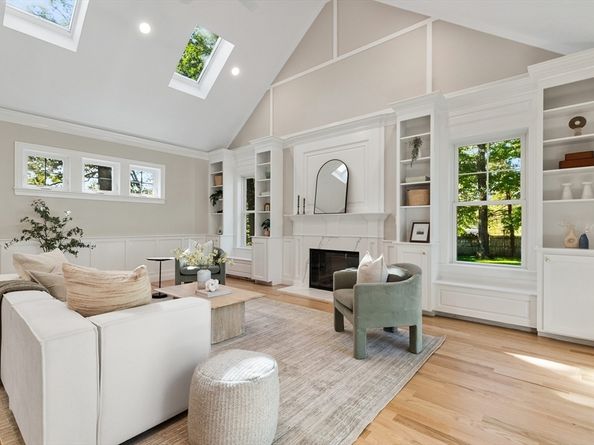 18 Robinson Rd, Lexington MA 02420