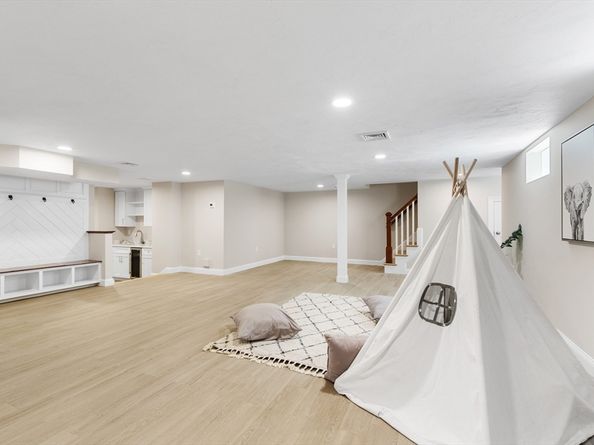 18 Robinson Rd, Lexington MA 02420