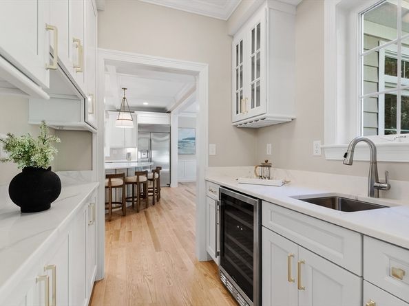 18 Robinson Rd, Lexington MA 02420