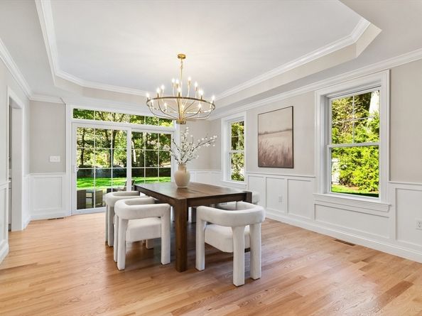 18 Robinson Rd, Lexington MA 02420