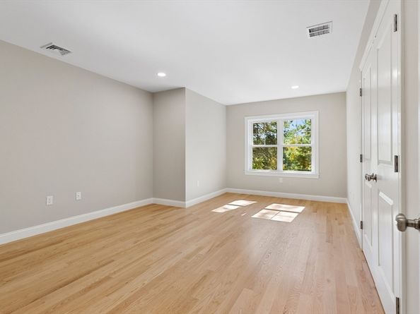 18 Robinson Rd, Lexington MA 02420