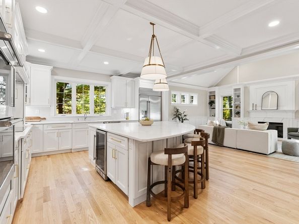 18 Robinson Rd, Lexington MA 02420