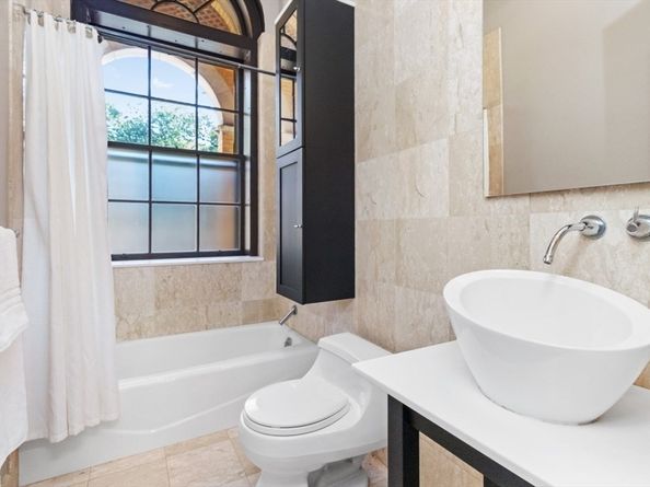 60 Glen Rd 101, Brookline MA 02445