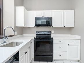 60 Glen Rd 101, Brookline MA 02445