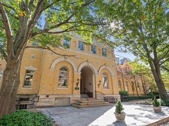 60 Glen Rd 101, Brookline MA 02445