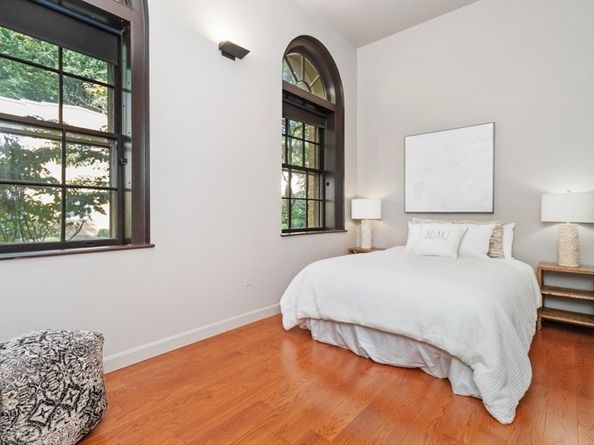 60 Glen Rd 101, Brookline MA 02445