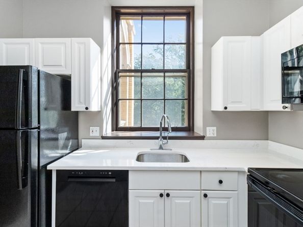 60 Glen Rd 101, Brookline MA 02445