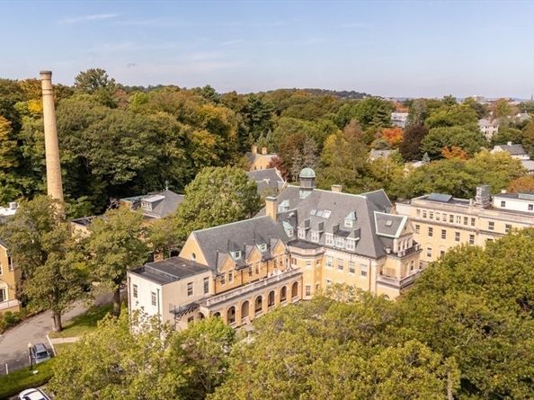 60 Glen Rd 101, Brookline MA 02445
