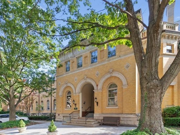 60 Glen Rd 101, Brookline MA 02445