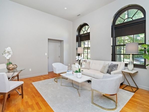 60 Glen Rd 101, Brookline MA 02445
