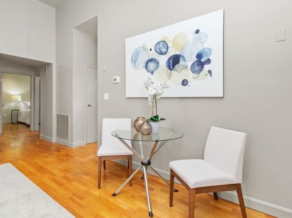 60 Glen Rd 101, Brookline MA 02445
