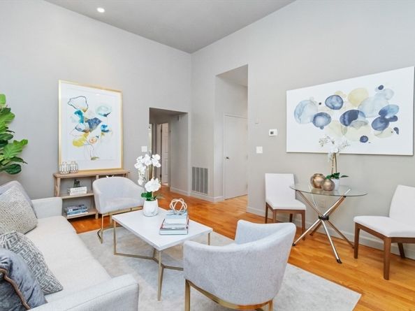60 Glen Rd 101, Brookline MA 02445