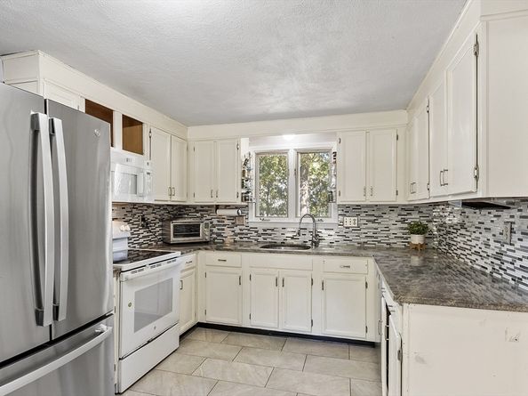 4 Gately Ave, Hudson MA 01749