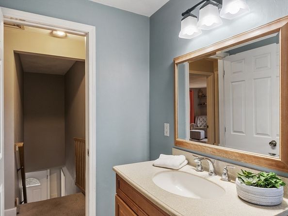 4 Gately Ave, Hudson MA 01749