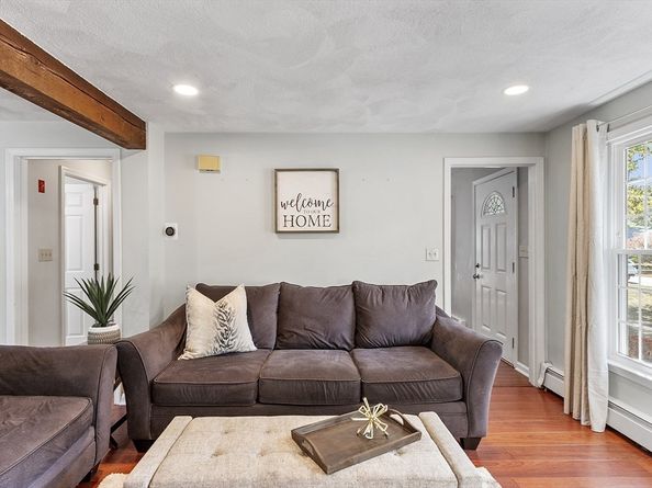 4 Gately Ave, Hudson MA 01749