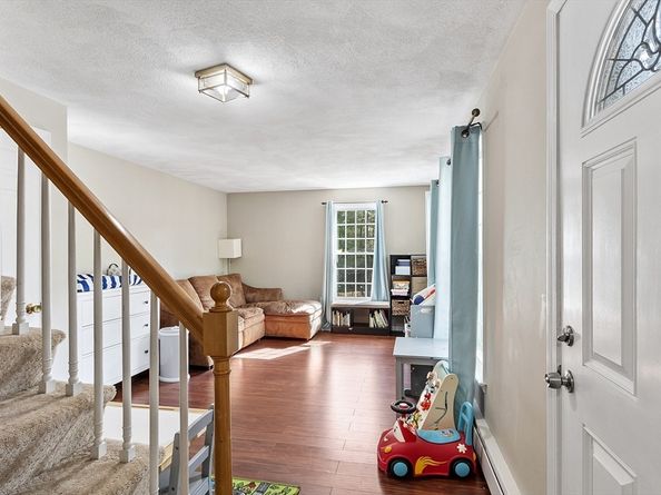 4 Gately Ave, Hudson MA 01749