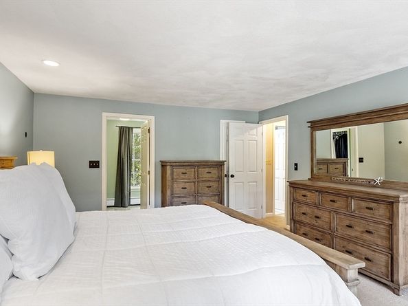 4 Gately Ave, Hudson MA 01749