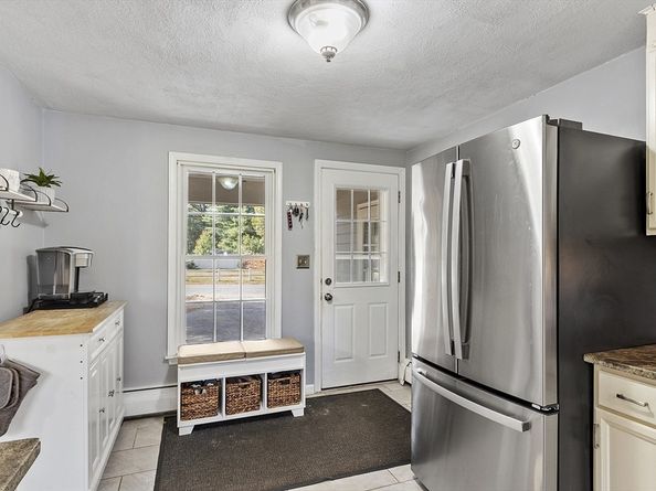 4 Gately Ave, Hudson MA 01749
