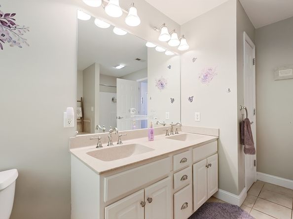 42 Shining Rock Dr, Northbridge MA 01534