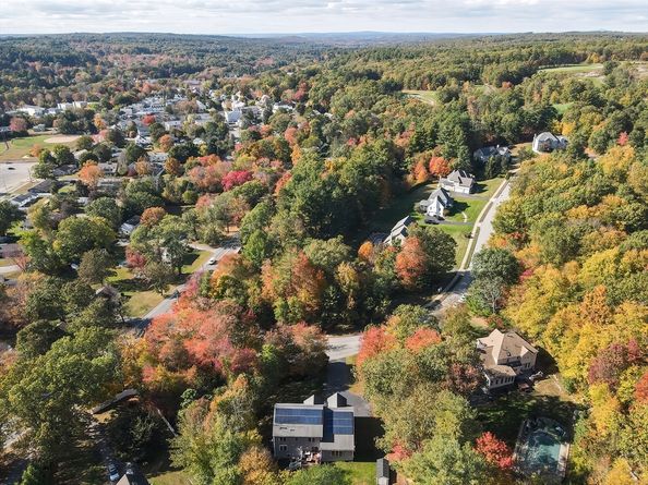 42 Shining Rock Dr, Northbridge MA 01534