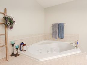 42 Shining Rock Dr, Northbridge MA 01534