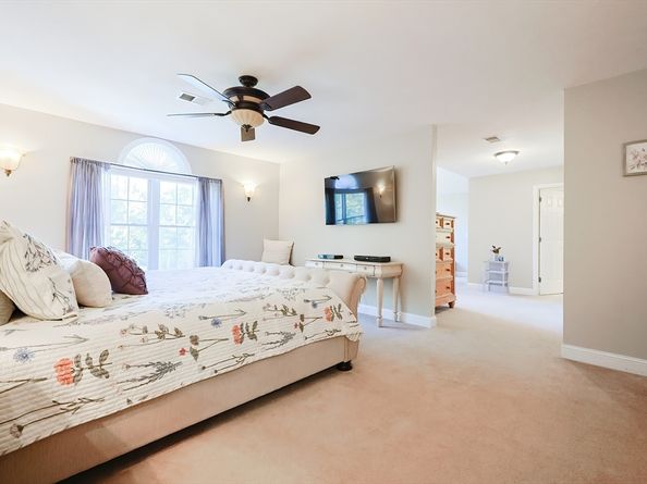 42 Shining Rock Dr, Northbridge MA 01534