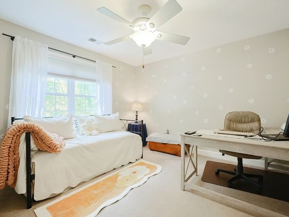 42 Shining Rock Dr, Northbridge MA 01534