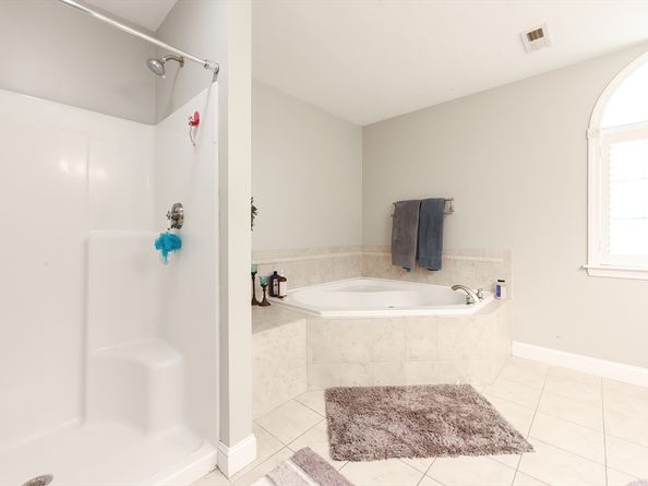 42 Shining Rock Dr, Northbridge MA 01534