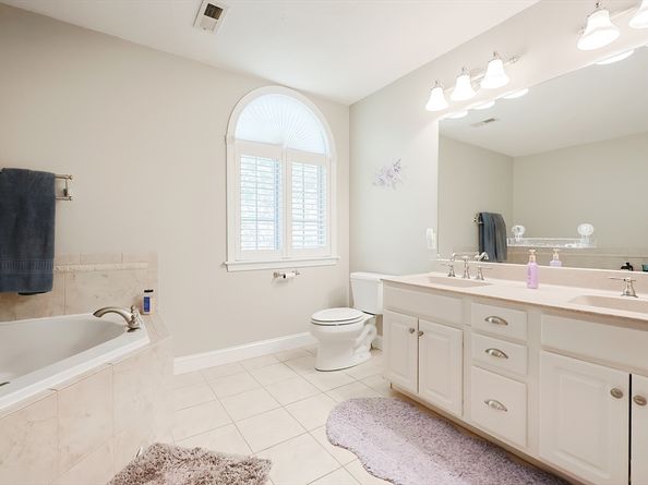 42 Shining Rock Dr, Northbridge MA 01534