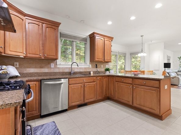 1 Lawton Ave, Westford MA 01886