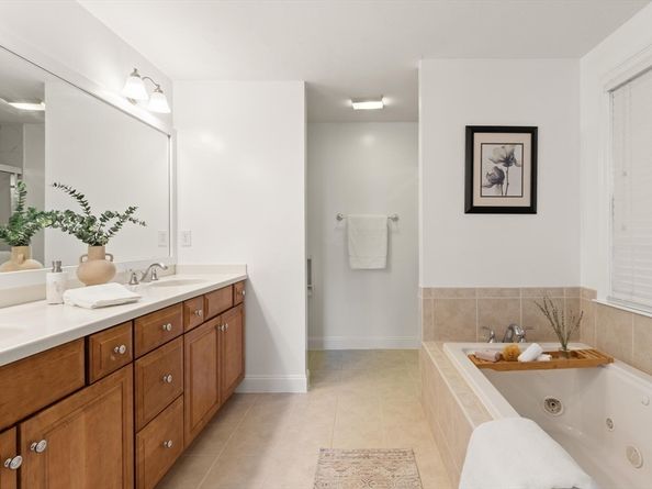 1 Lawton Ave, Westford MA 01886